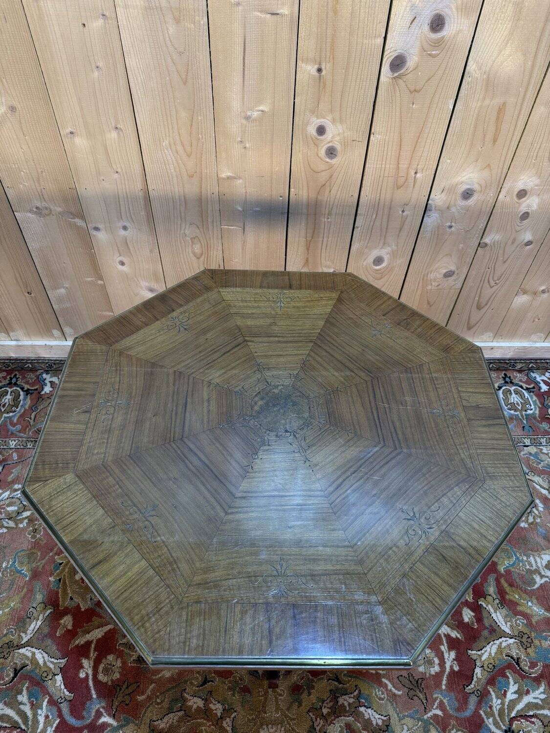 Tripod table with a sculpted top