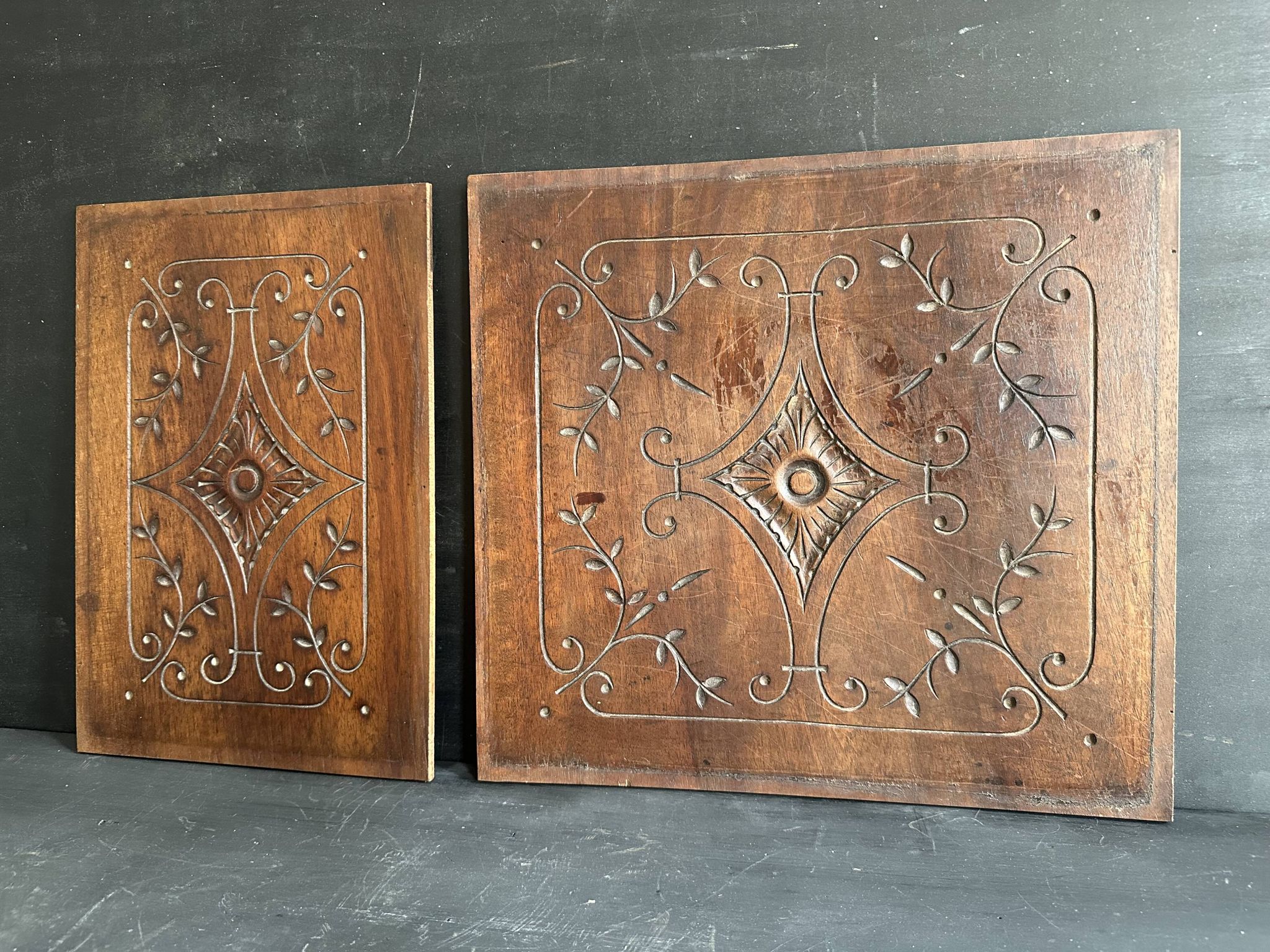 Pair of antique decorative panels in carved wood, late 19th century.