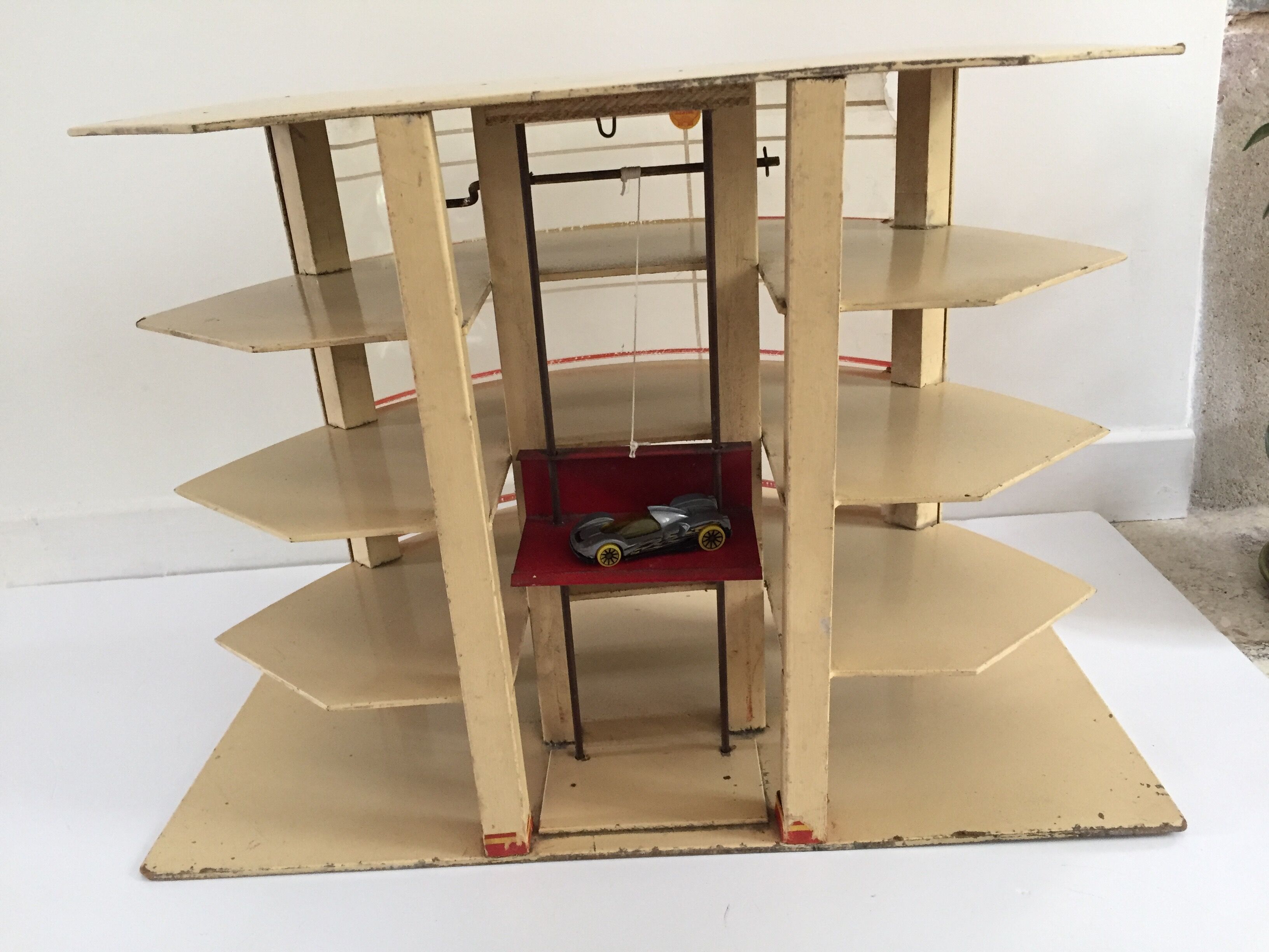 Garage vintage jouet car