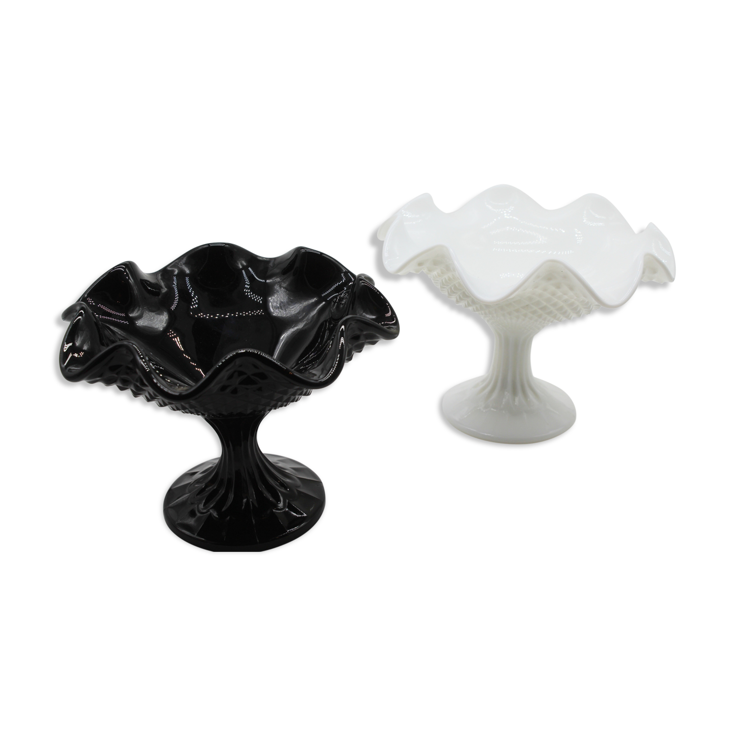 2 black and white pecking cups