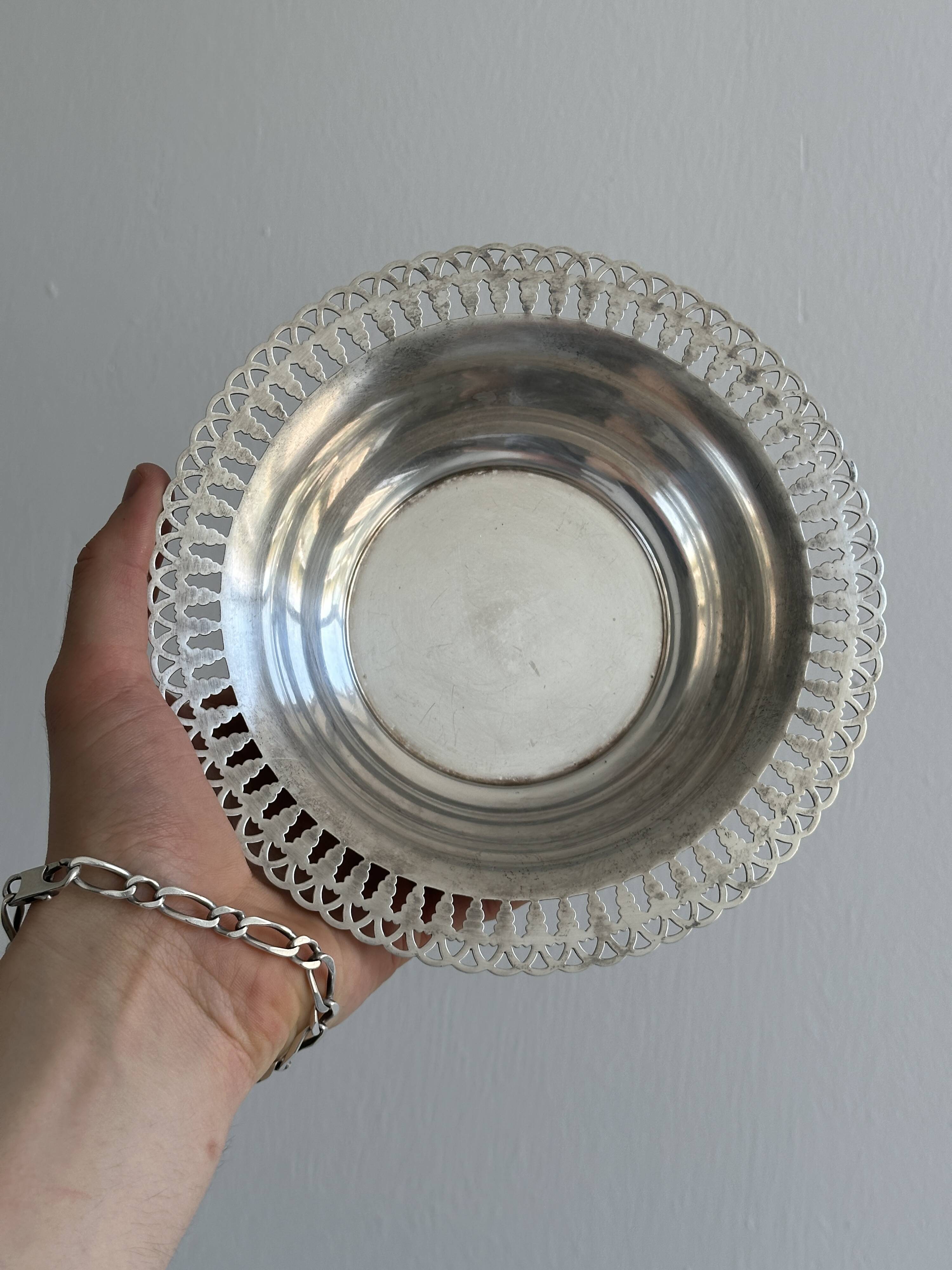 Old dish, old basket