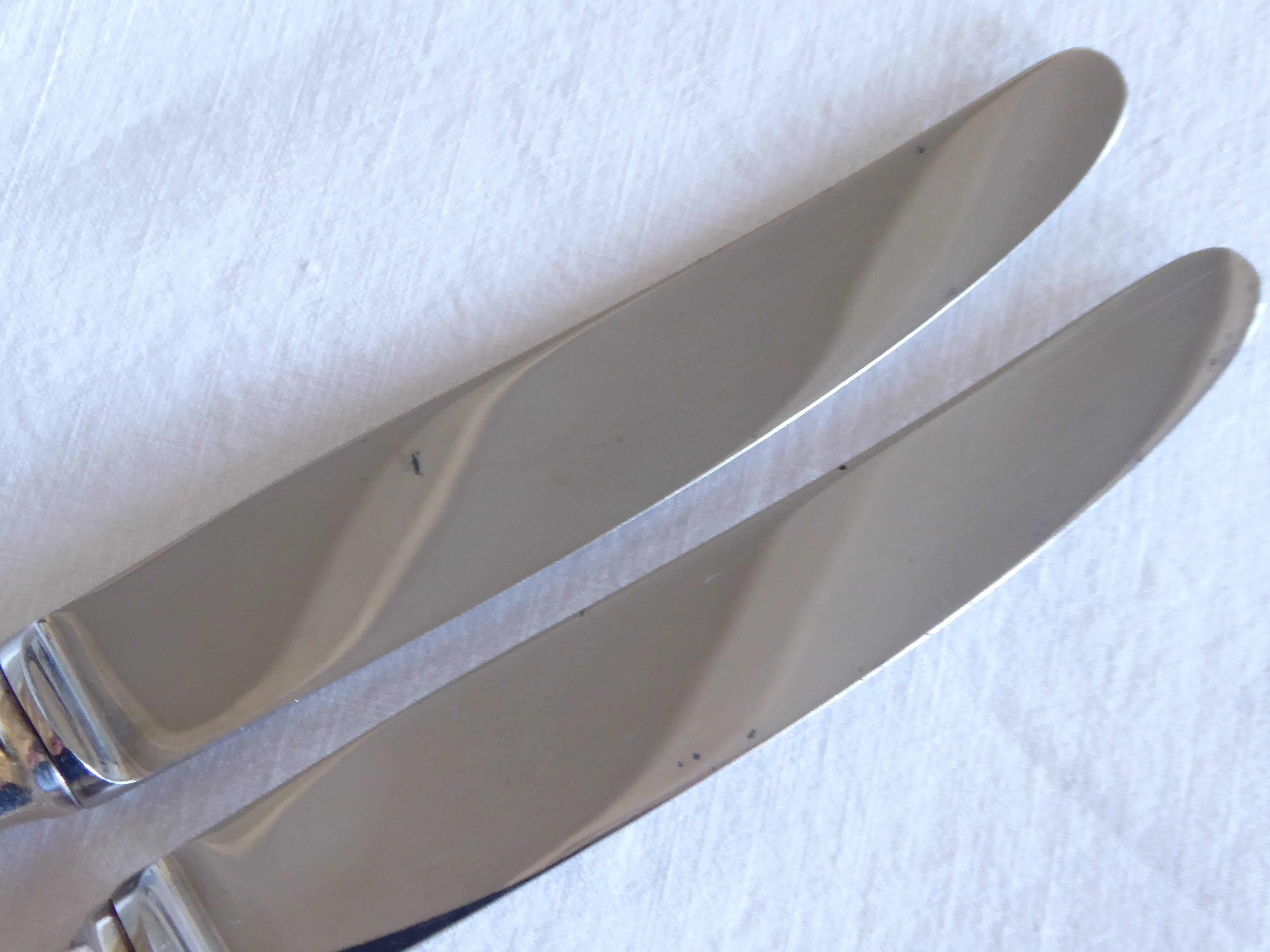 12 couteaux de table métal argenté