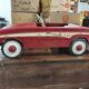 Voiture à pédales Vintage en métal rouge et blanc - Année 50/60
