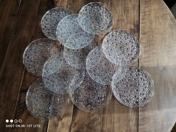 Set of 11 dessert plates in faceted glass