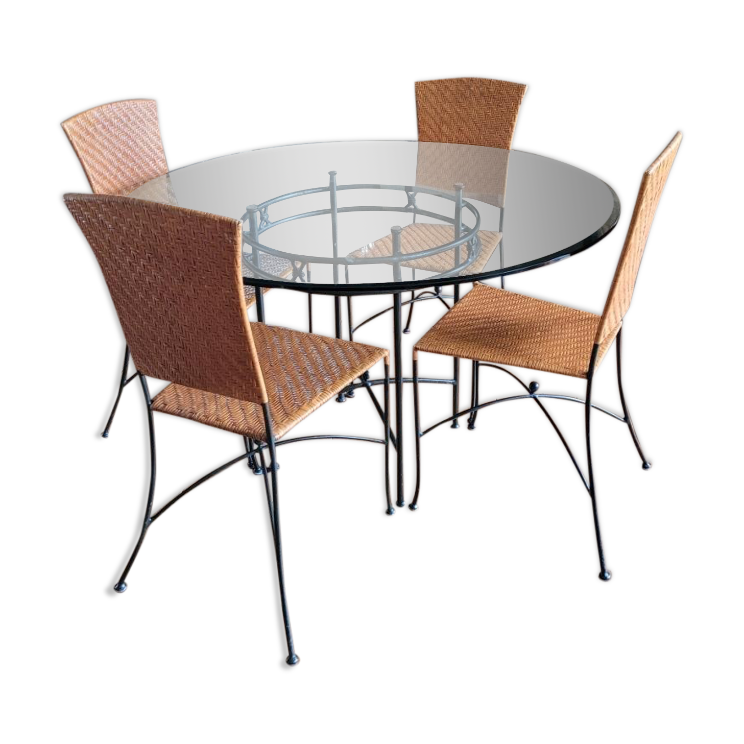 Glass and metal table and its 4 wicker chairs and glass Roche Bobois
