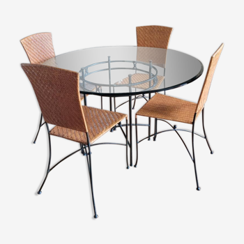 Glass and metal table and its 4 wicker chairs and glass Roche Bobois