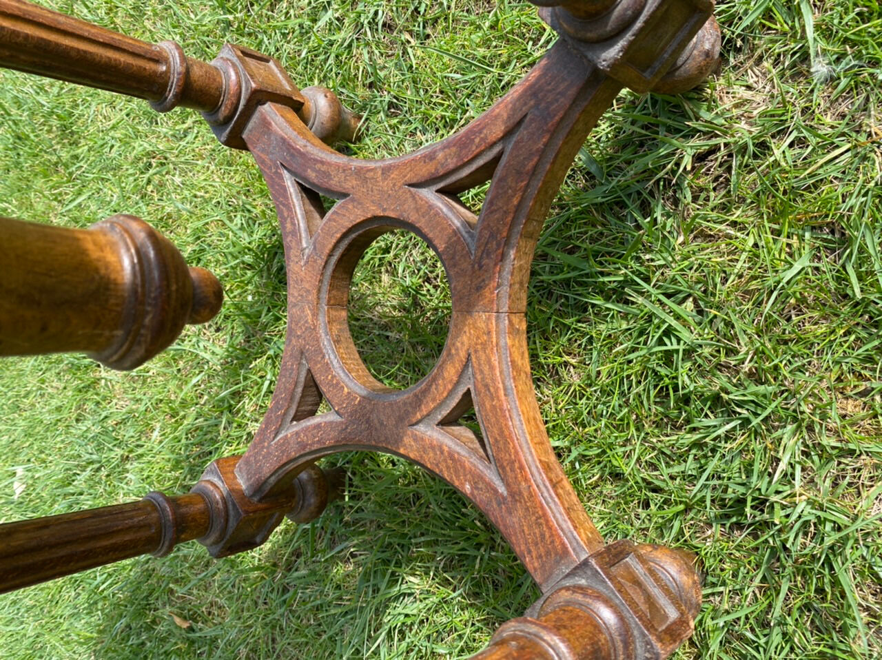 Piano stool in walnut style Louis XVI