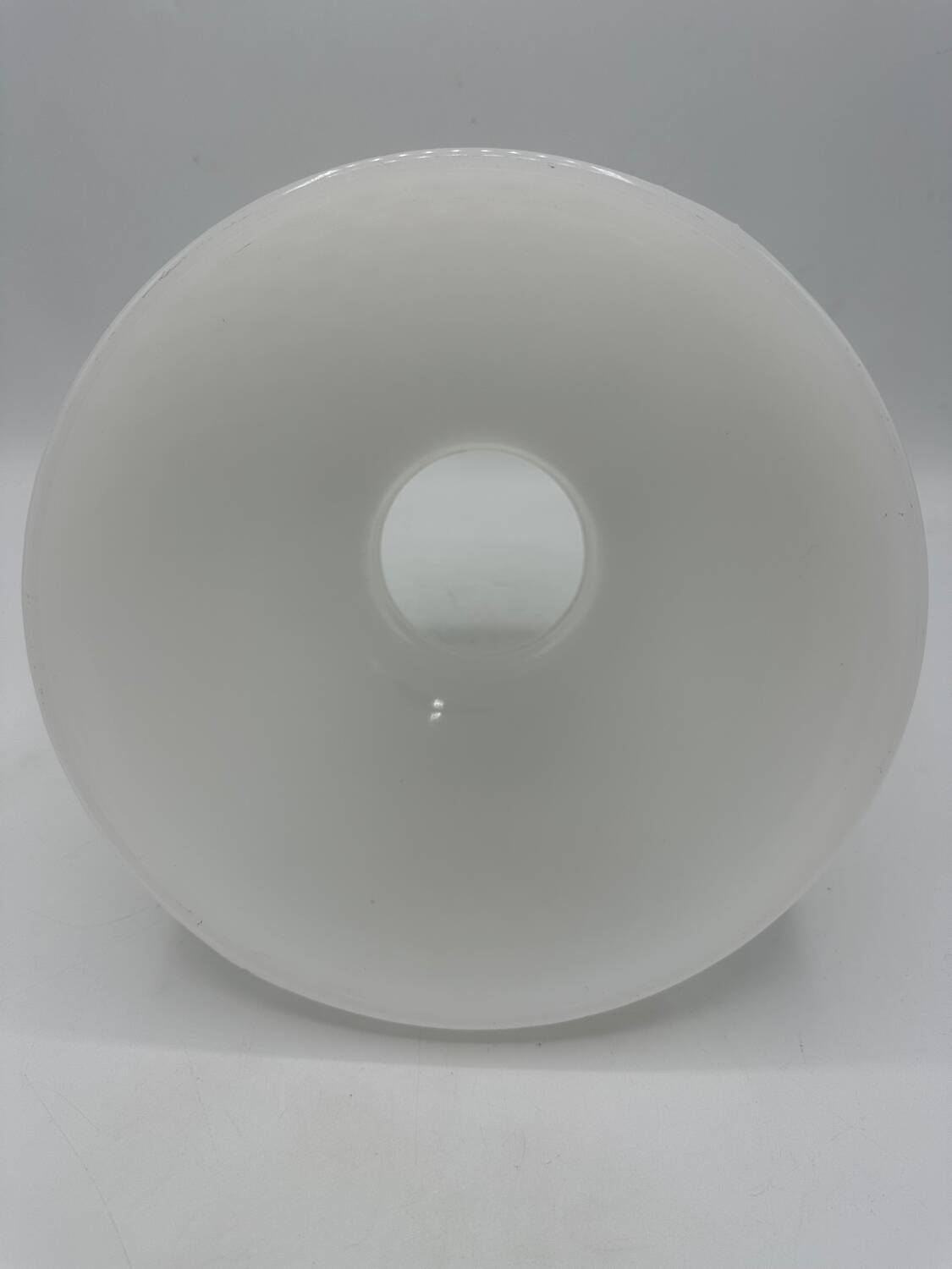 Opaline globe suspension