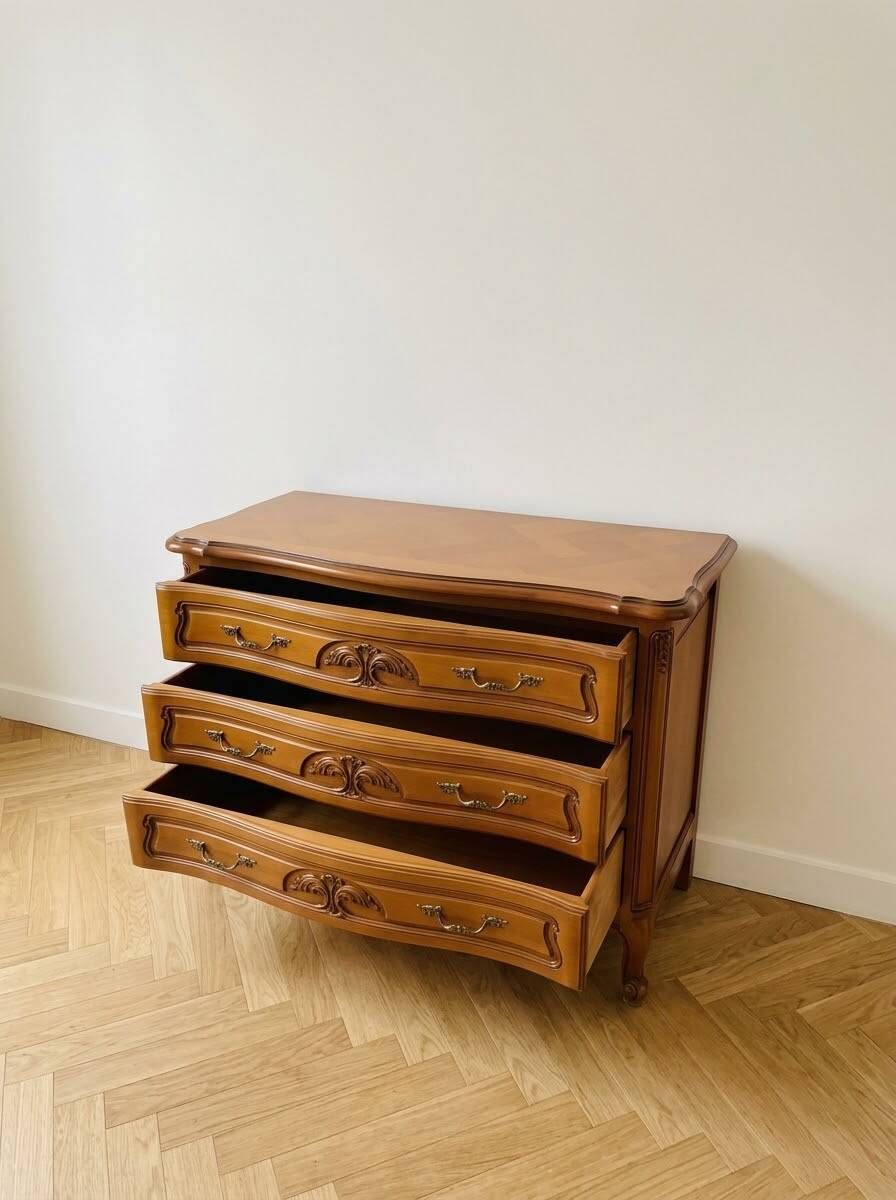 Commode Louis XV en bois merisier 3 tiroirs