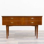 Enfilade/commode des années 1950 en noyer. Excellent état d'origine.