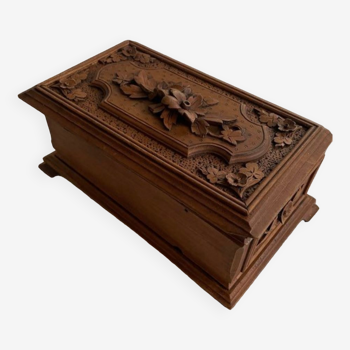 Box, wood carved in the Black Forest model