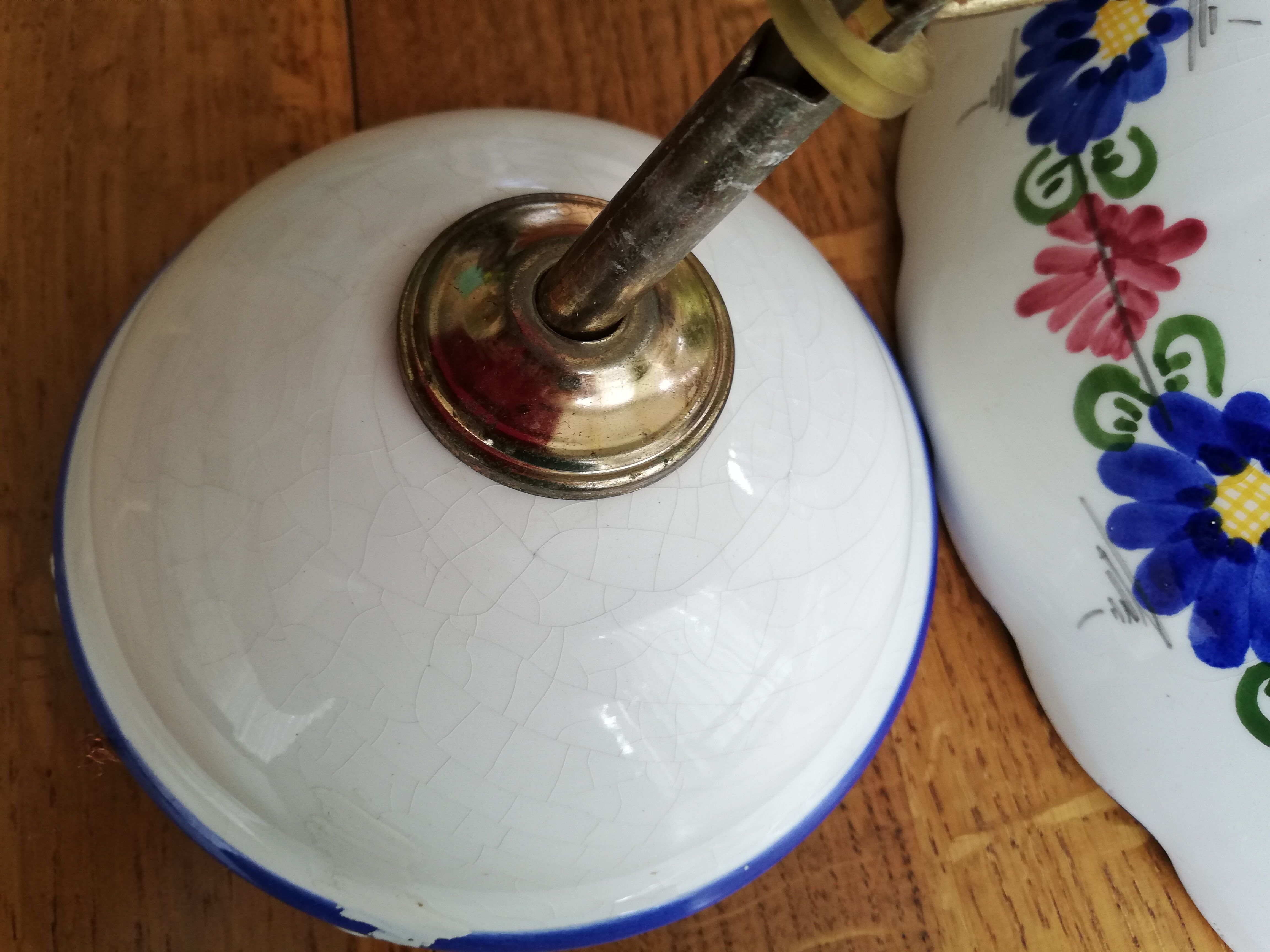 Antique ceramic suspension