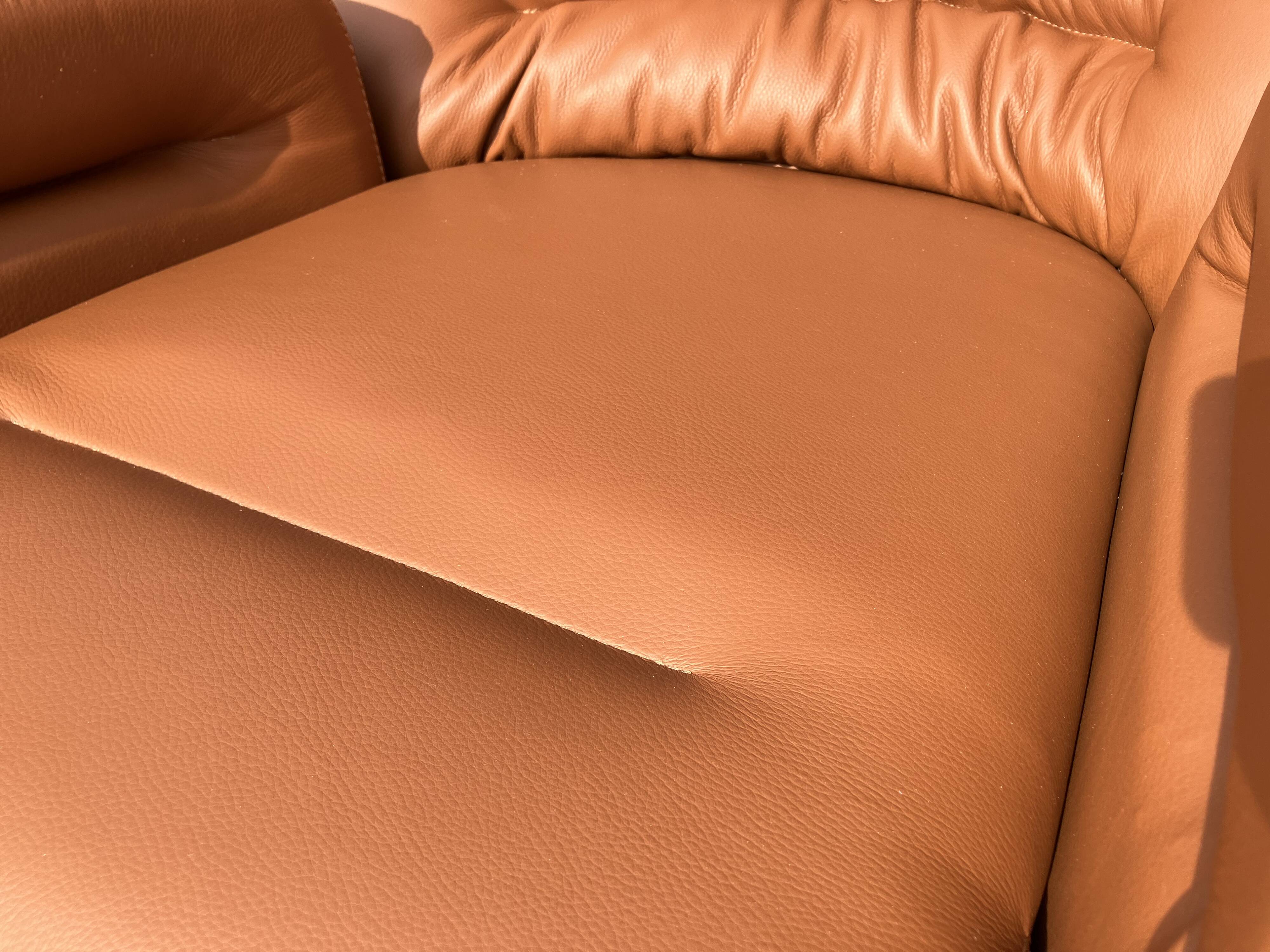 Joe Colombo Elda chair Longhi, Cognac leather in new condition!