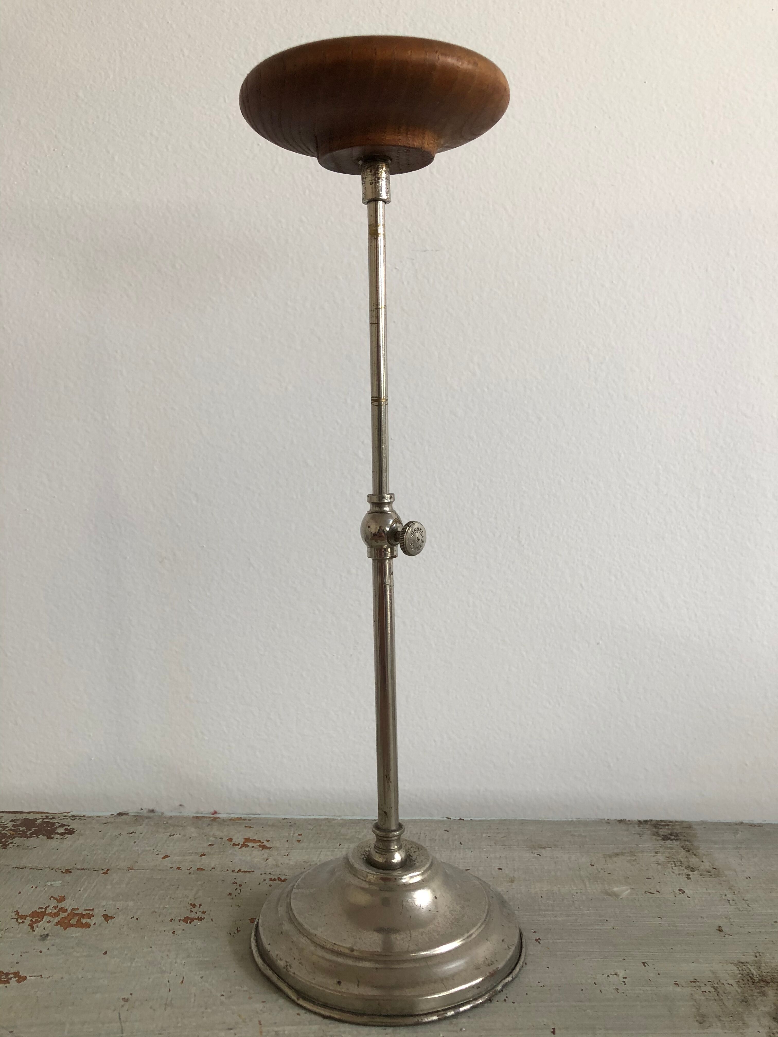 Former Siegel Hat-Wearing Presenter - Hommey