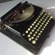 Machine à écrire ancienne Remington portable