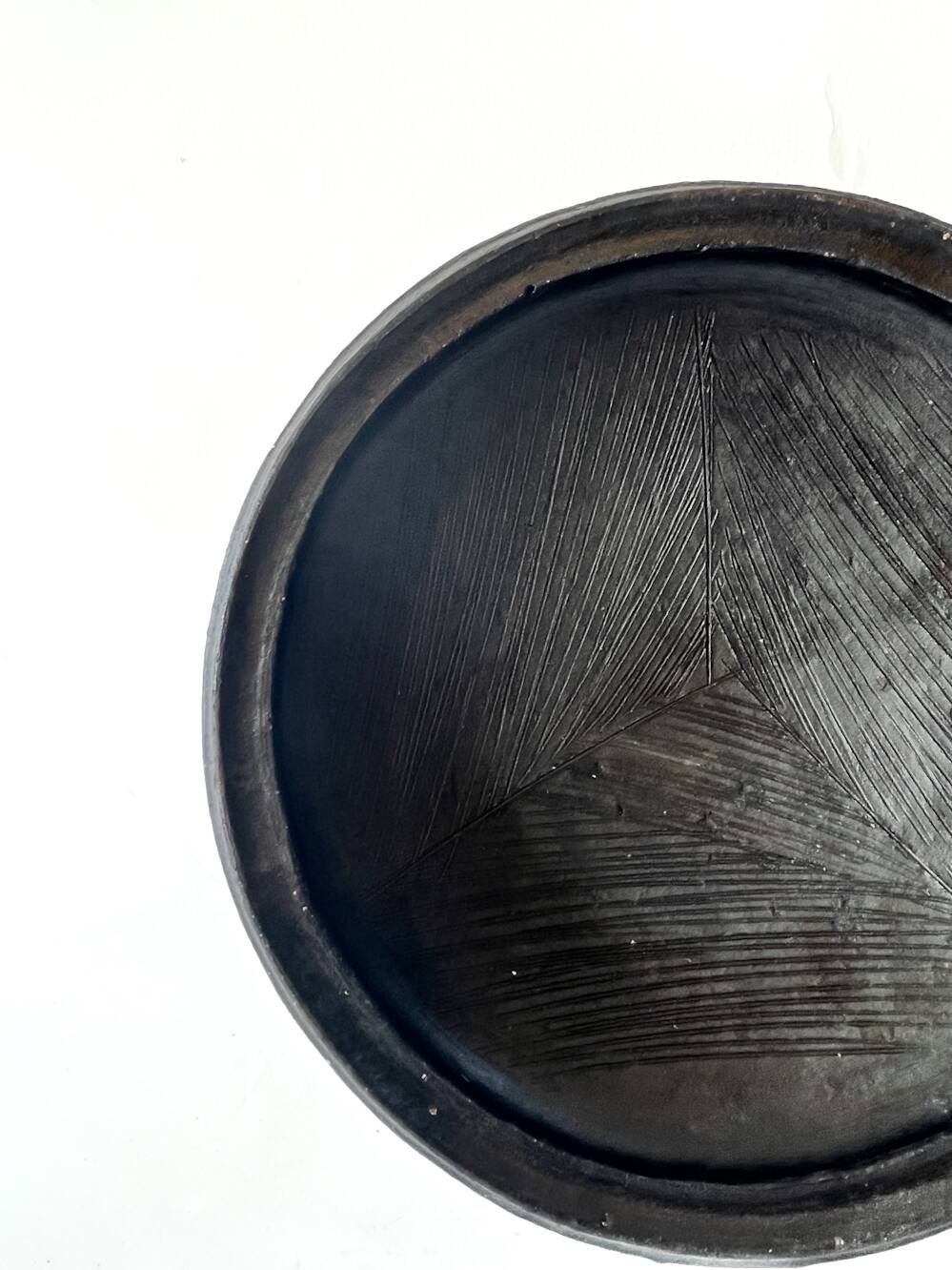 Set of "Kânâh" smoked terracotta dishes with ribbed interior | Ø 17-25-32-40 cm