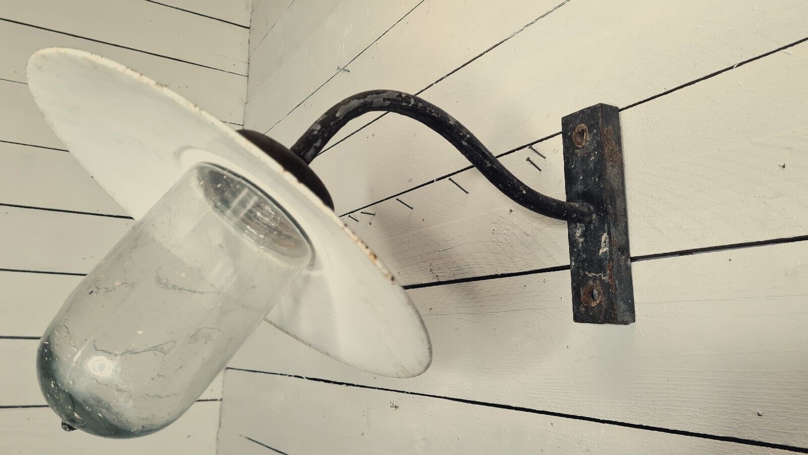 Industrial iron swan neck wall light