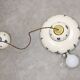 Lampe pendentive vintage en céramique et laiton faite à la main