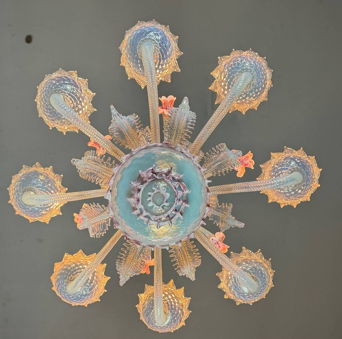 Venetian chandelier in blue and pink Murano glass, 8 light arms, circa 19