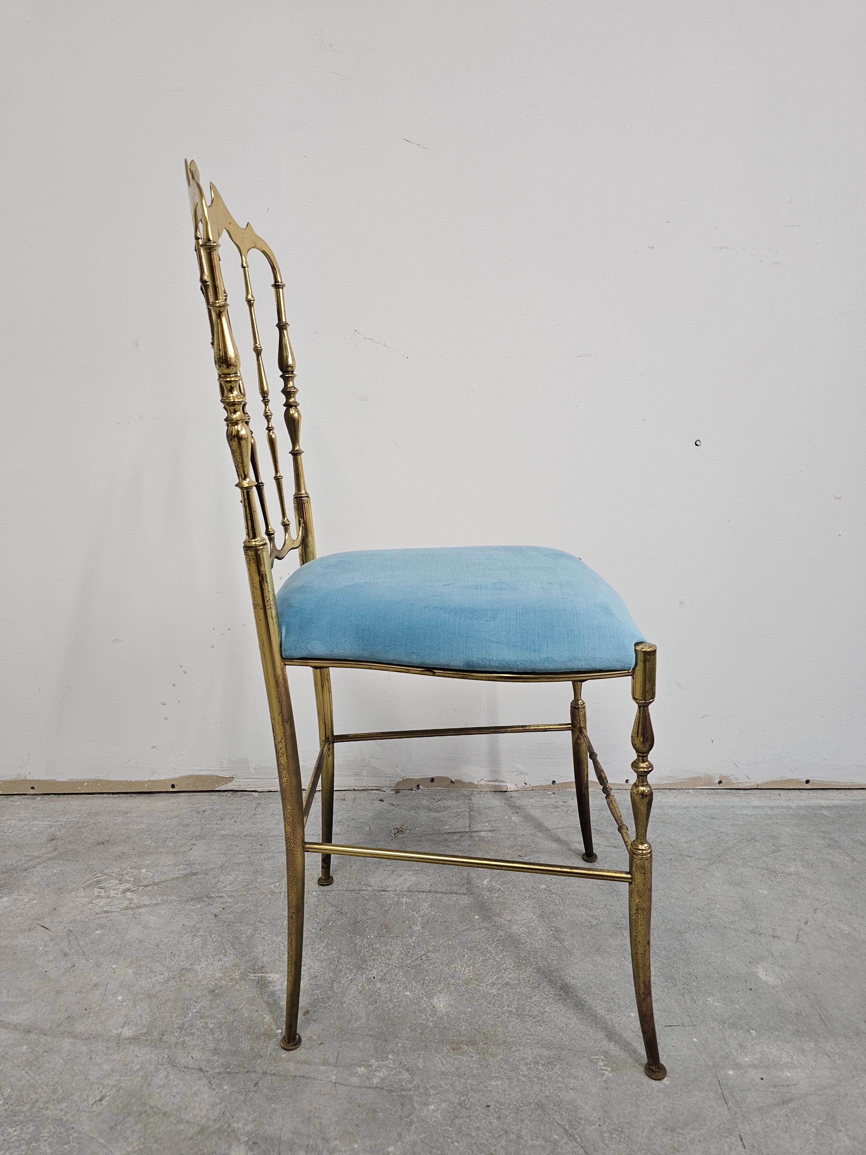 Mid-century Chiavari accent chair in solid brass with a plush seat.