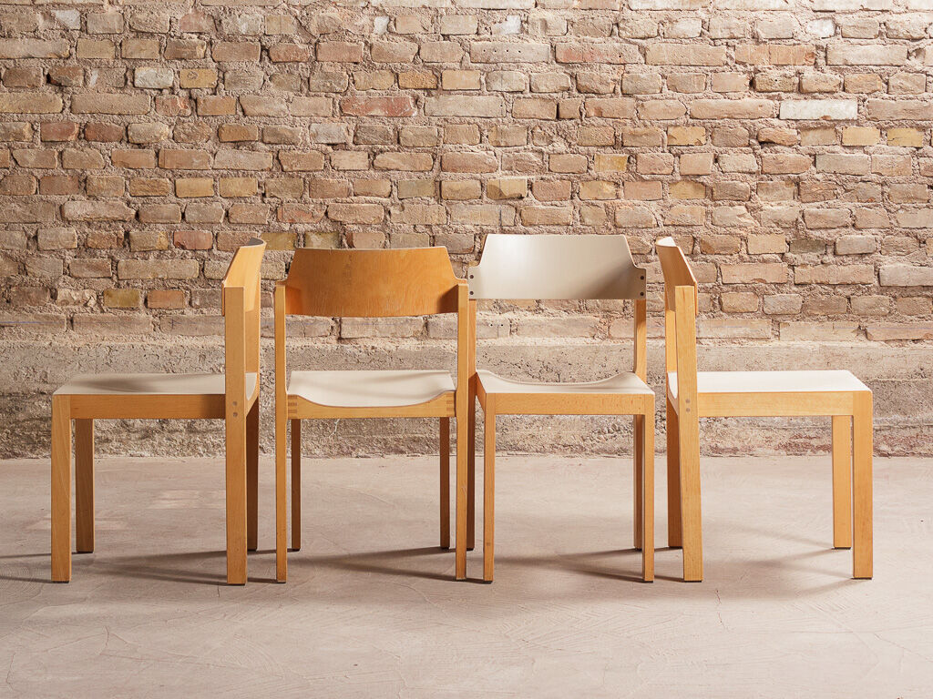 Lot of 4 chairs in solid beech, seated and back restored