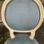 6 Louis XVI medallion chairs in beige wood and blue fabric from the 18th century.