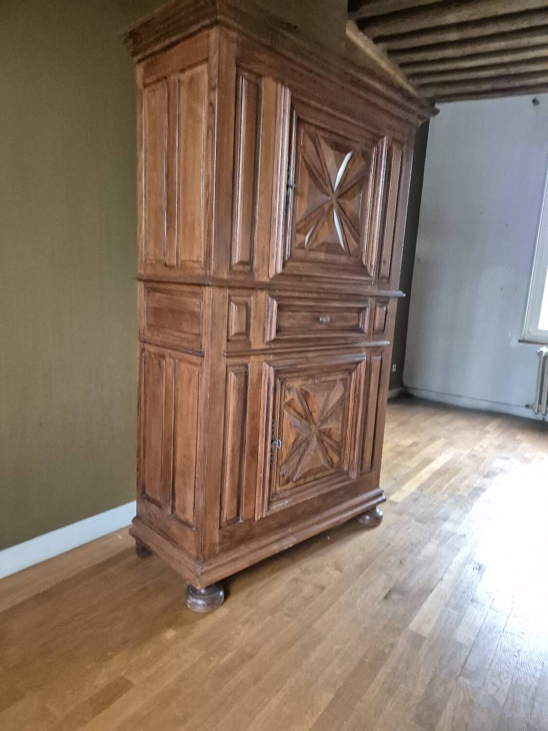 Bonnetière dit homme debout en chêne massif à pointes de diamants style Louis XIII