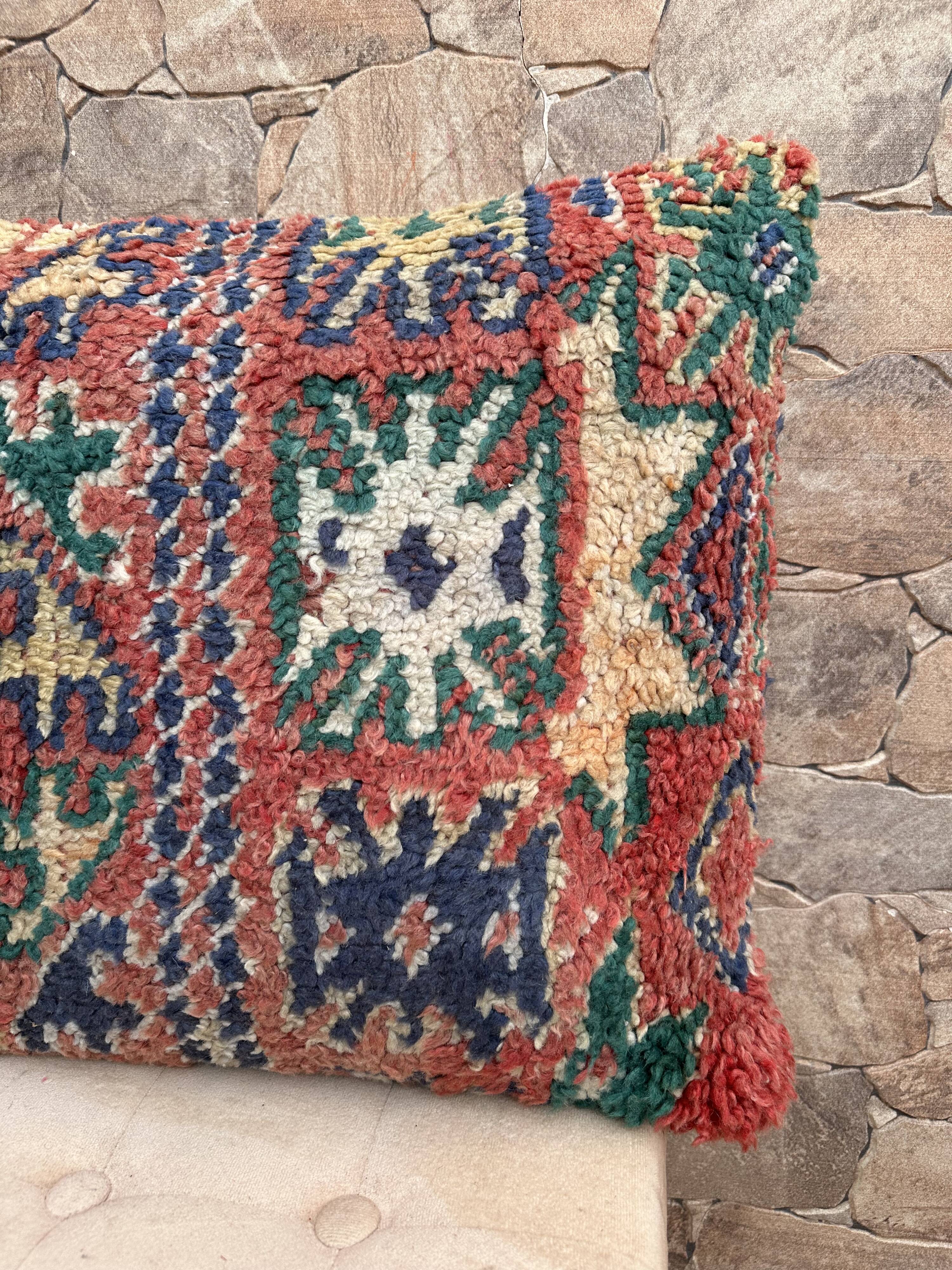 Vintage Berber cushion in purple wool handmade in Morocco