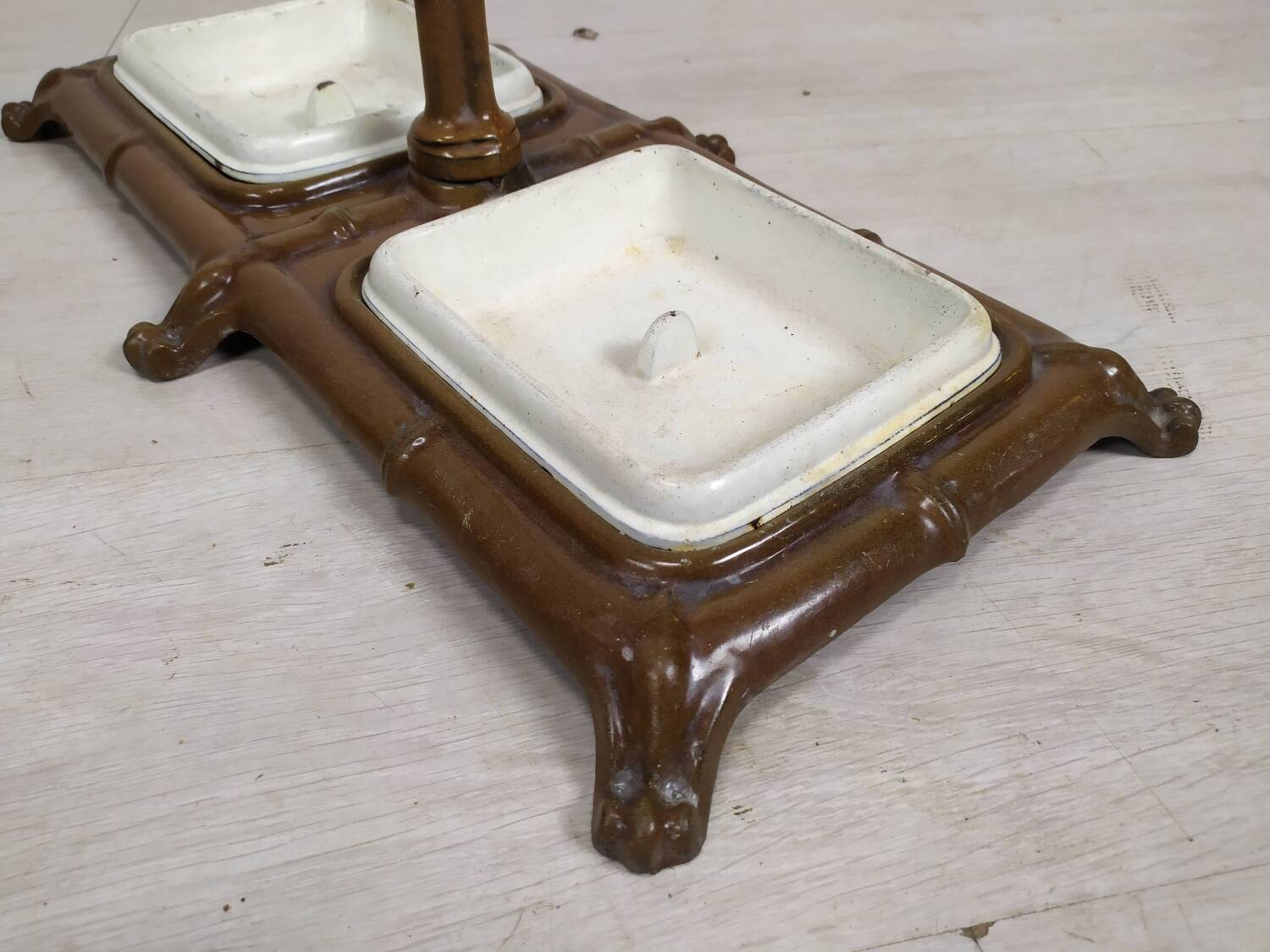 Cast iron umbrella stand