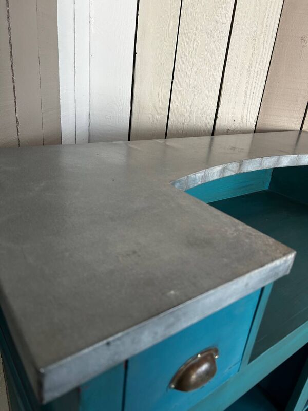 Ancien comptoir de commerce en bois avec plateau en zinc