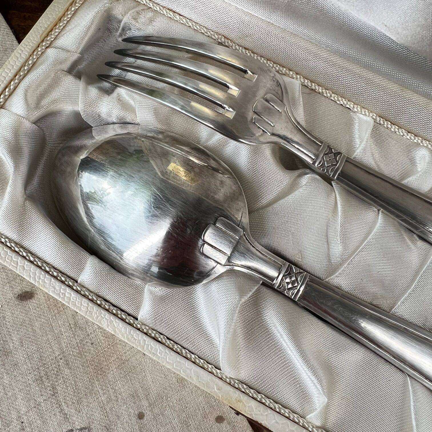 Antique silvered metal cutlery 84 g
