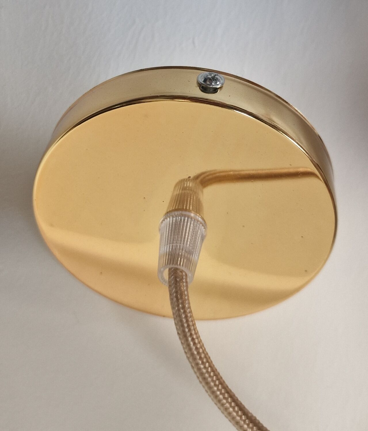 Openwork mother-of-pearl