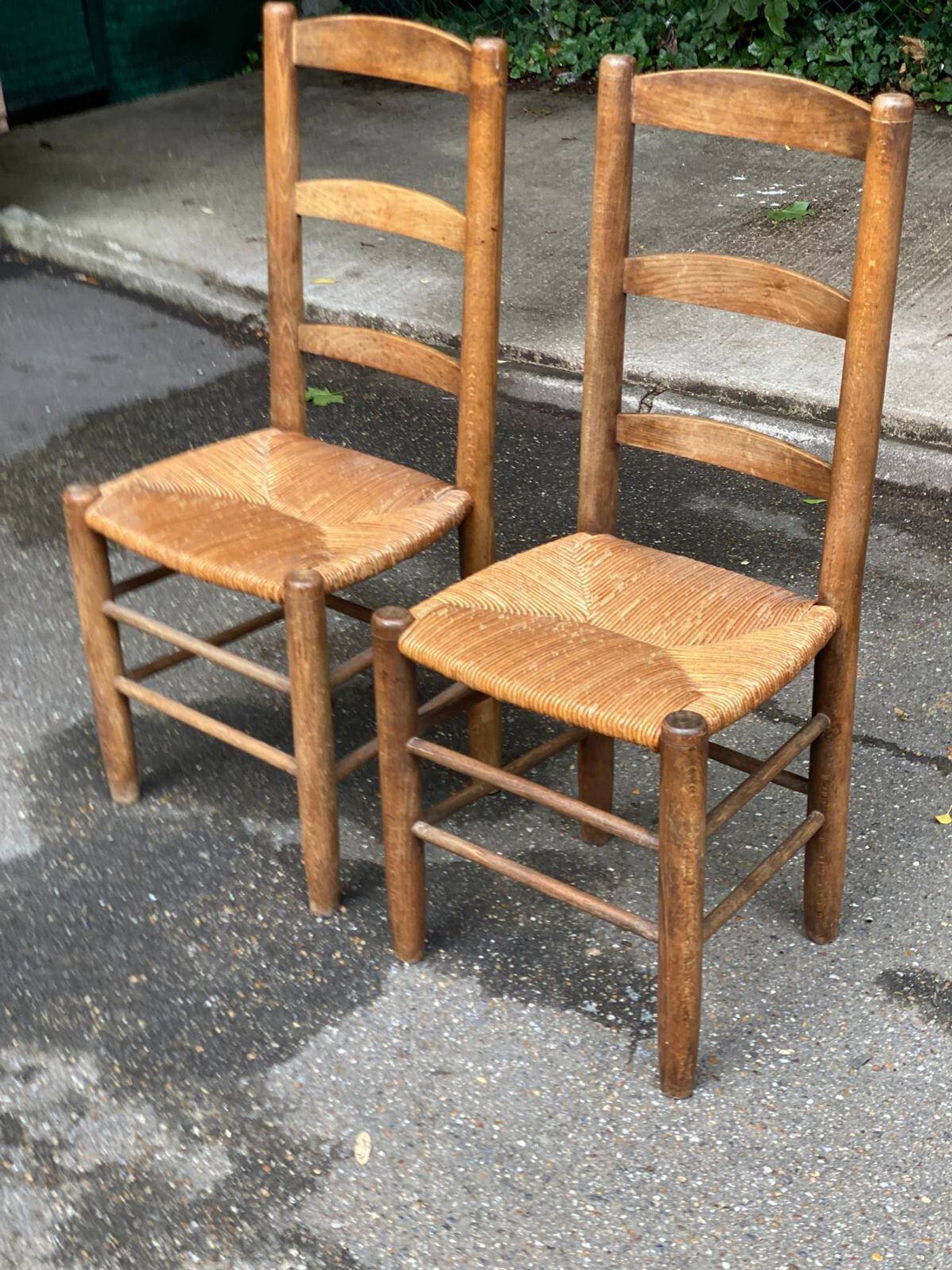 2 solid wood chairs in dark oak and high elephant straw
