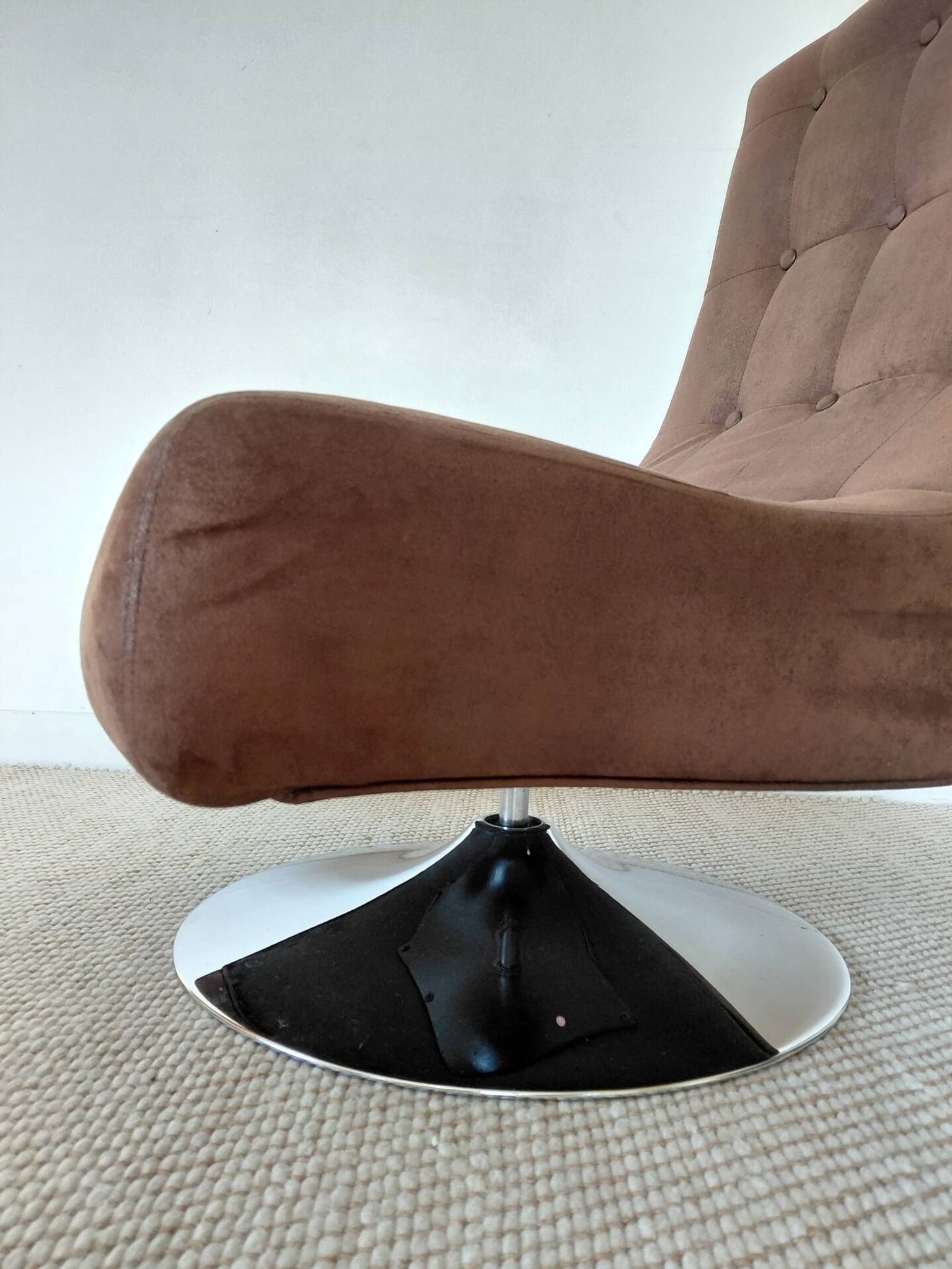 Fauteuil vintage pivotant en suède marron-esprit design années 60/70s