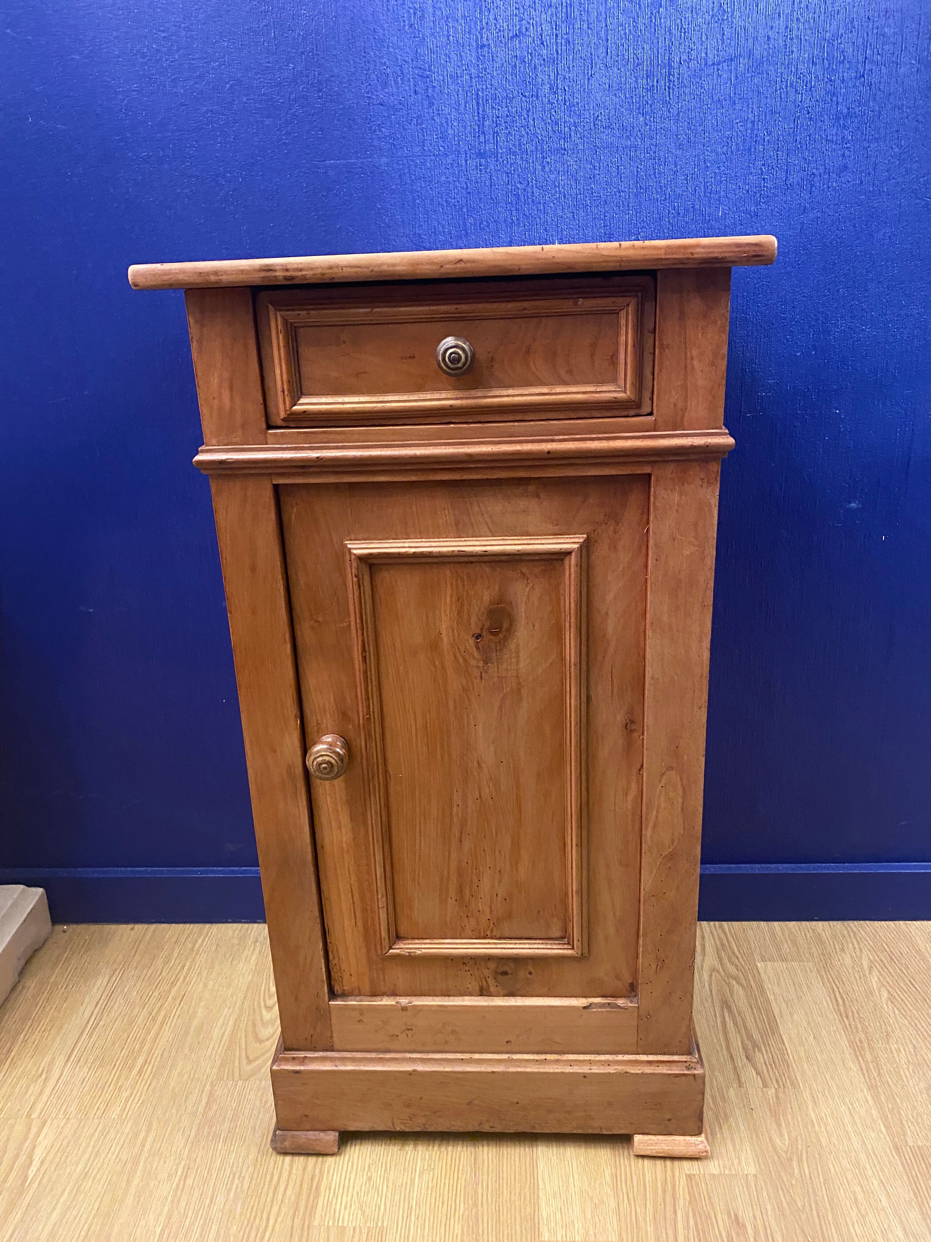 Pair bedside / louis Philippe nightstand