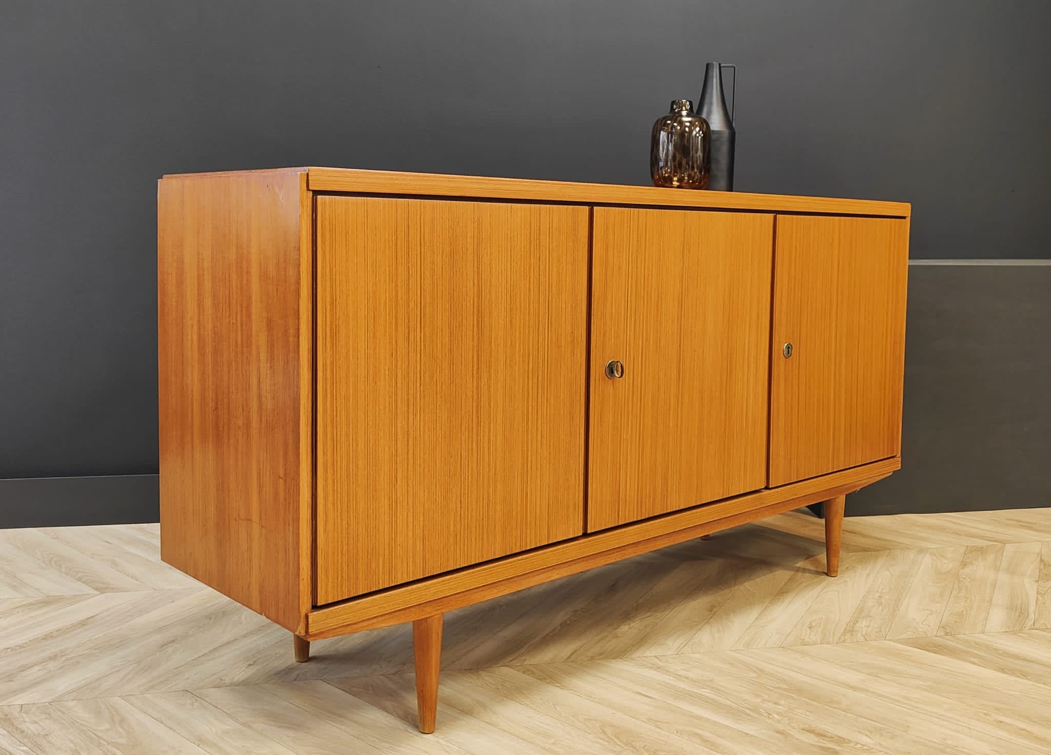Enfilade mid century vintage