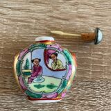 Small bottle for tobacco