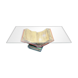 Table basse à piétement en forme de livres