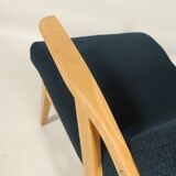 Fauteuil vintage scandinave bleu marin bouclé design moderne milieu siècle