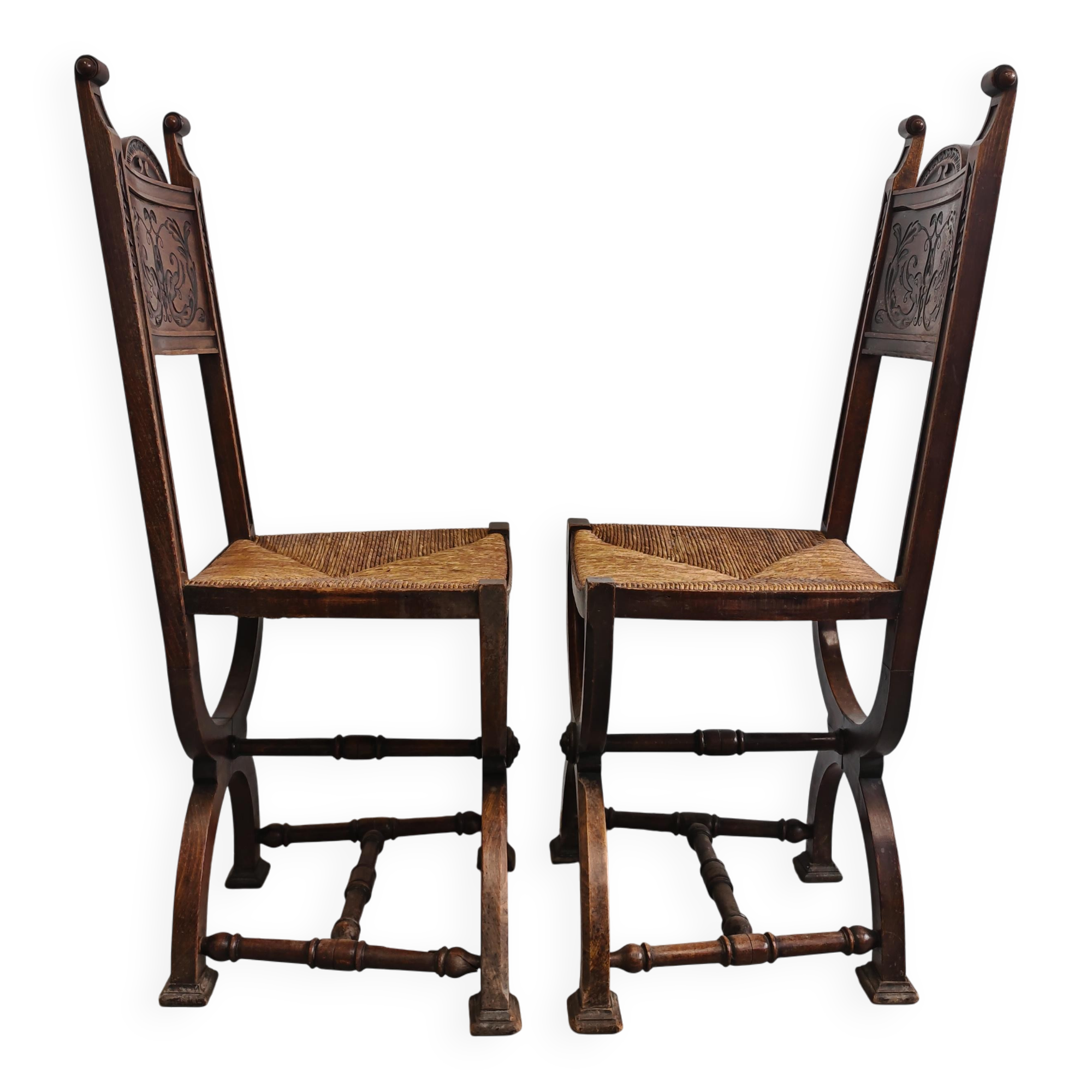 Pair of Neo-Renaissance oak chairs with straw seats, 1910