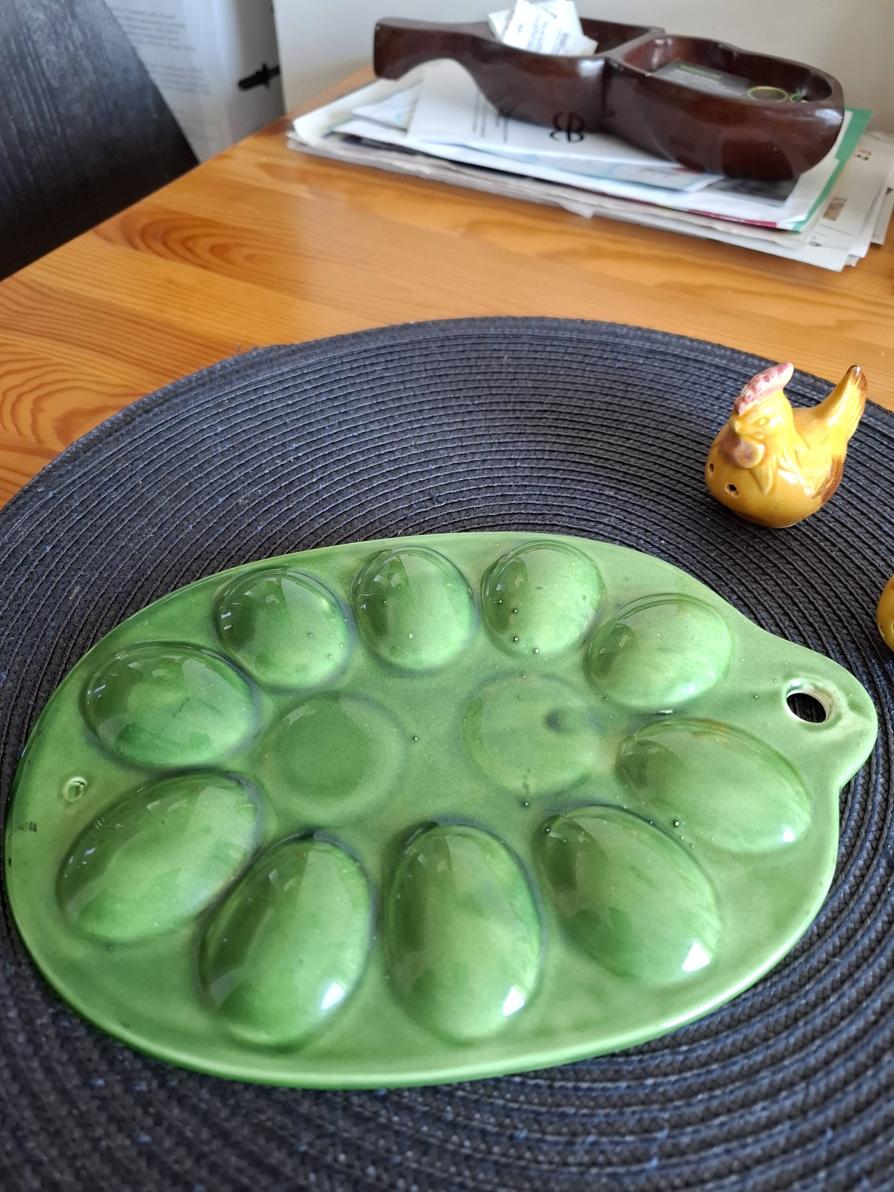 Earthenware egg dish with chicken-shaped salt and pepper shakers