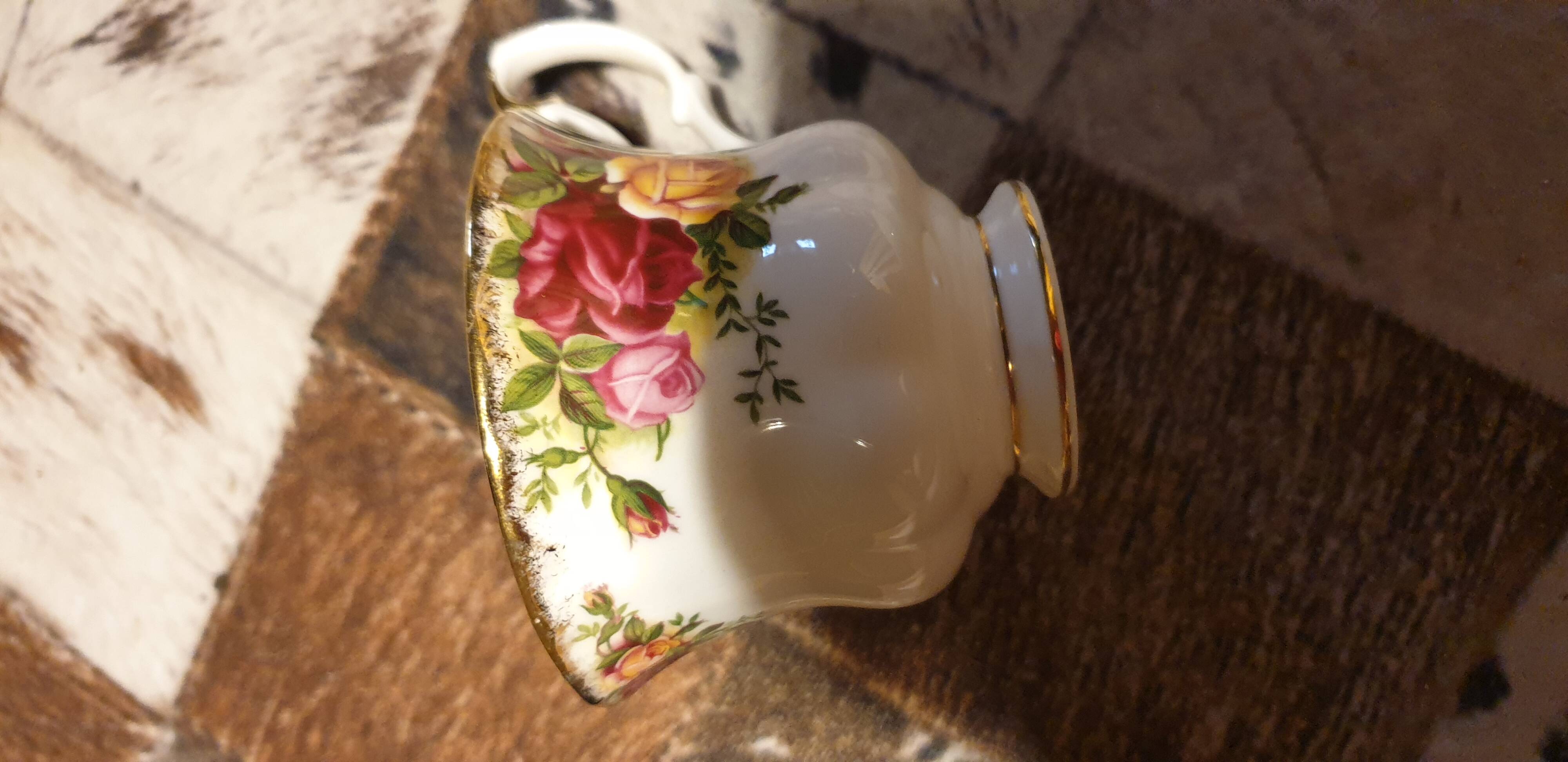 Old country roses - royal albert