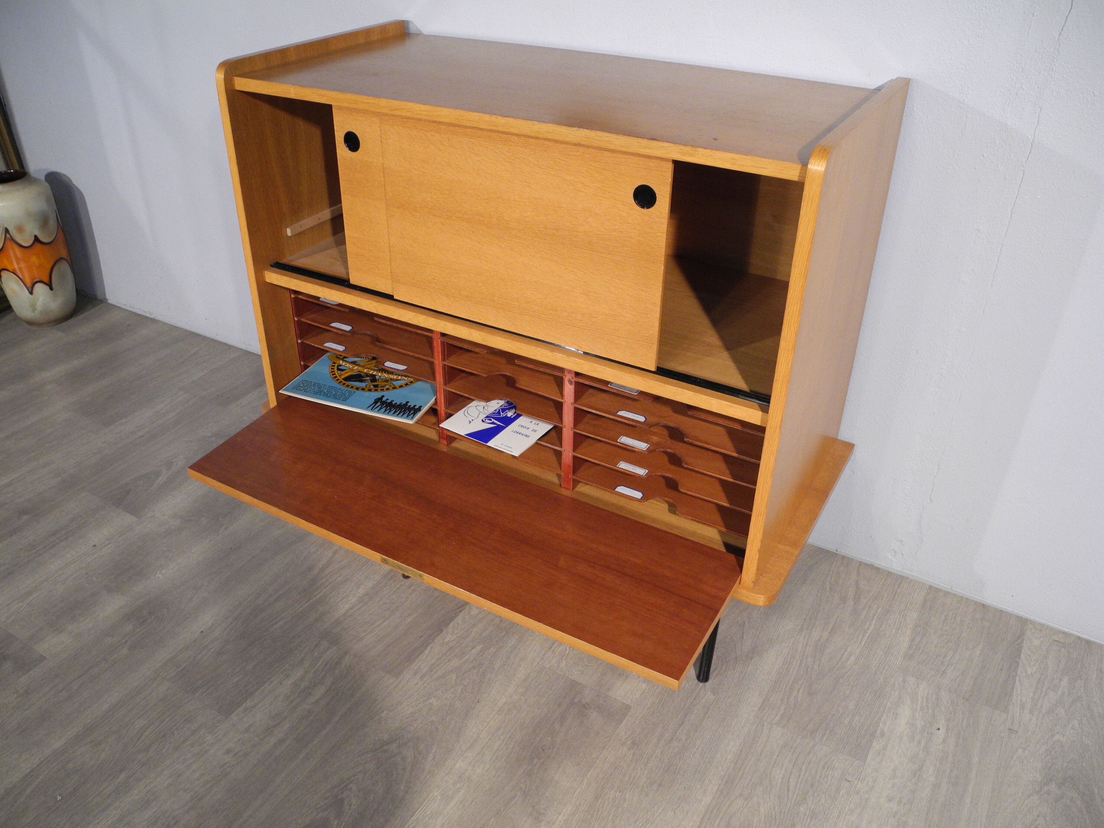 Buffet pour rangement de vinyl, datant des années 1950-1960
