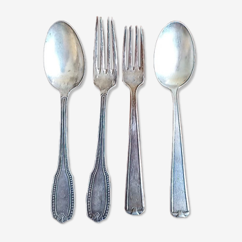 4 vintage silver metal cutlery - 209 grams