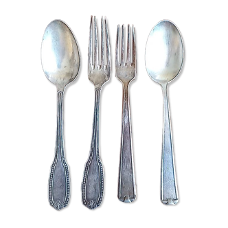 4 vintage silver metal cutlery - 209 grams