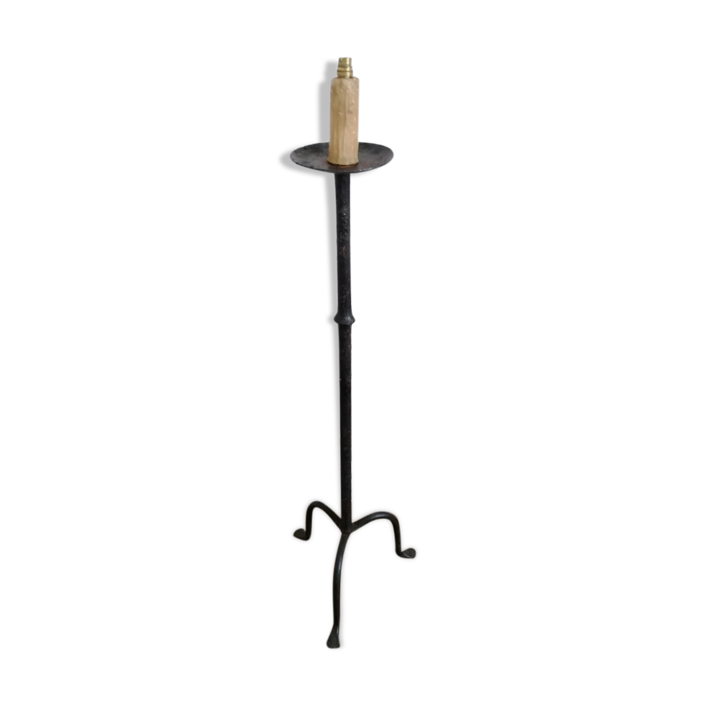 Tripod lamp in wrought iron