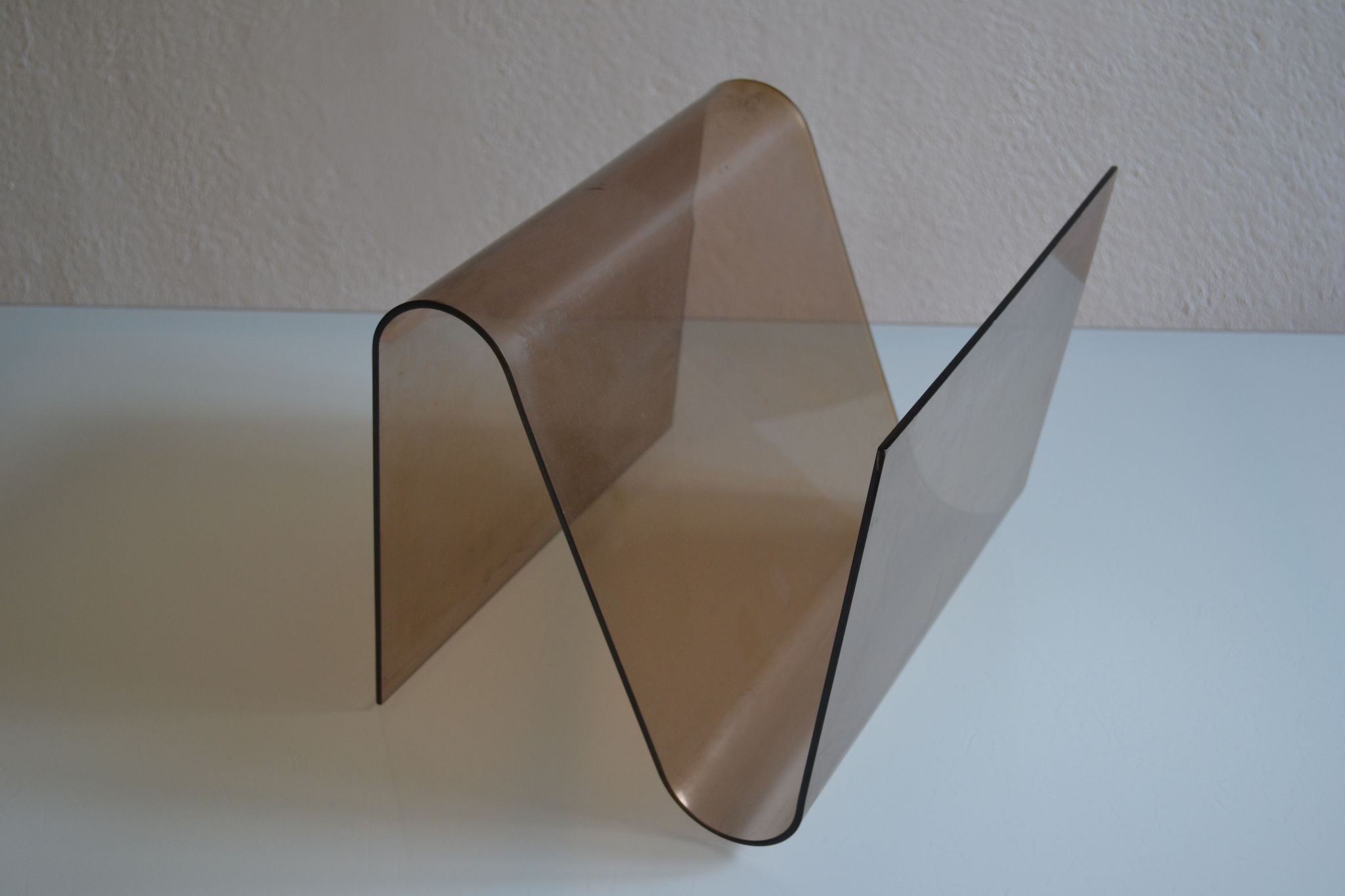 Modernist magazine holder pop space age plexiglas smokes vintage 70 years