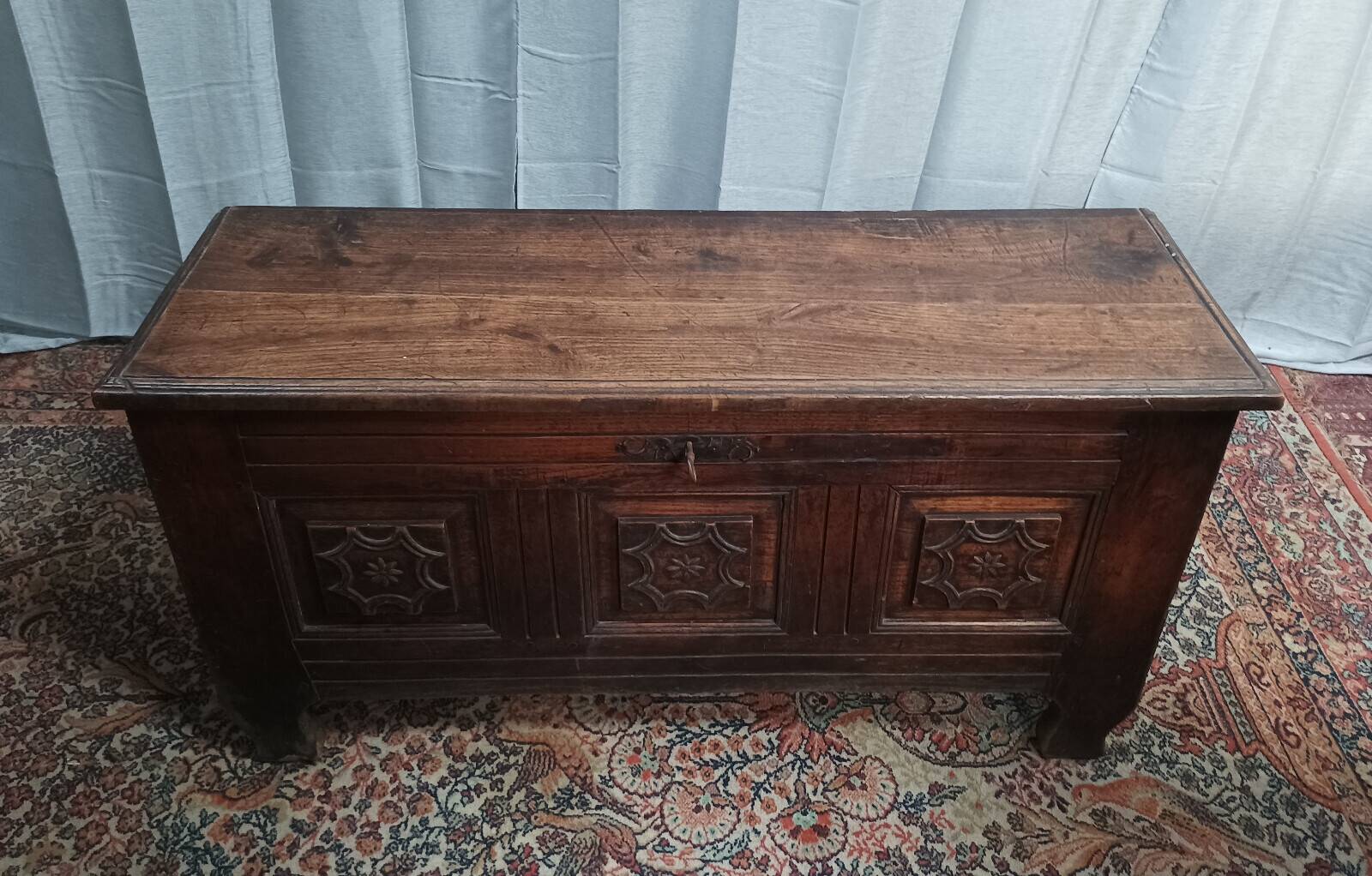 Louis XIV oak chest from the 19th century.