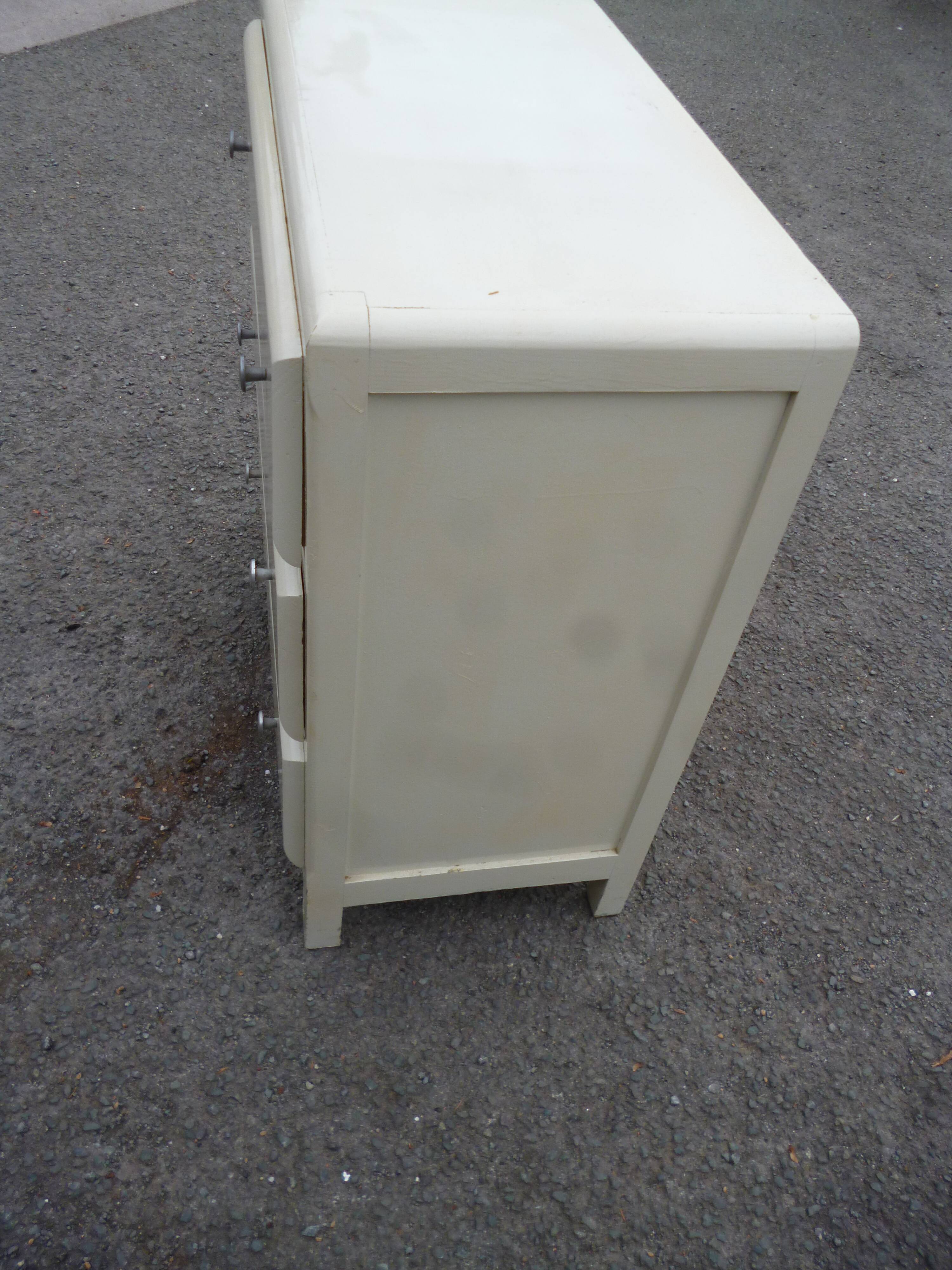 Small parisian dresser