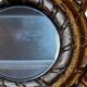 Miroir sorcière "Soleil" en bois doré à décor de feuilles d'acanthe